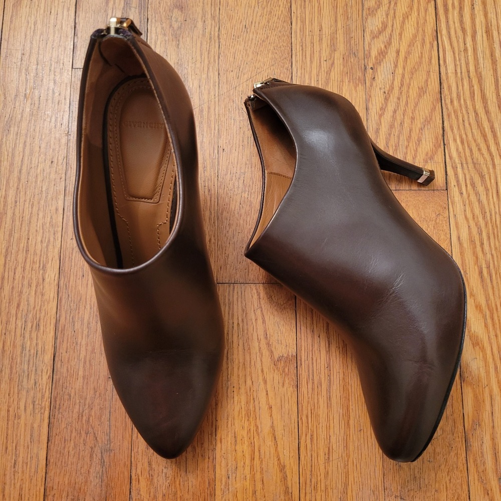 Givenchy Brown Leather Pointed Toe Stiletto Ankle Booties Rear Zip Fall Autumn‎
